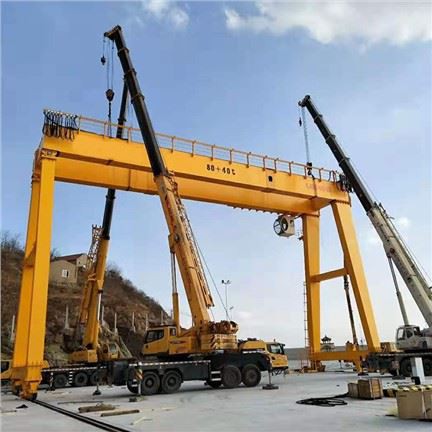 DOUBLE BEAM GANTRY CRANE WITH TRAVELLING TROLLEY